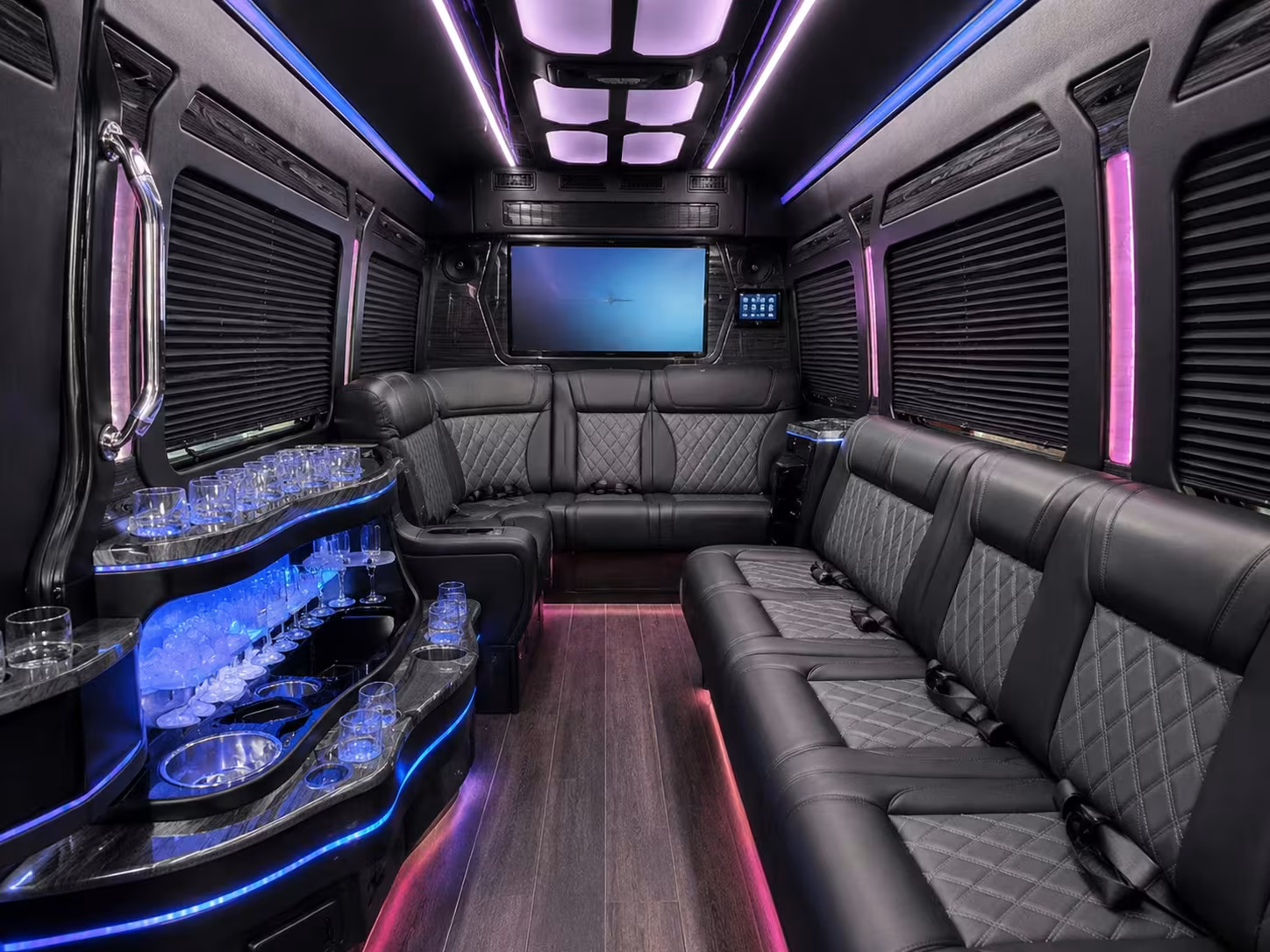 bus rental options for la mirada trips