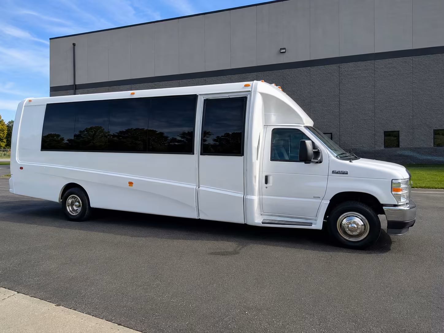 la mirada 20 passenger minibus rental