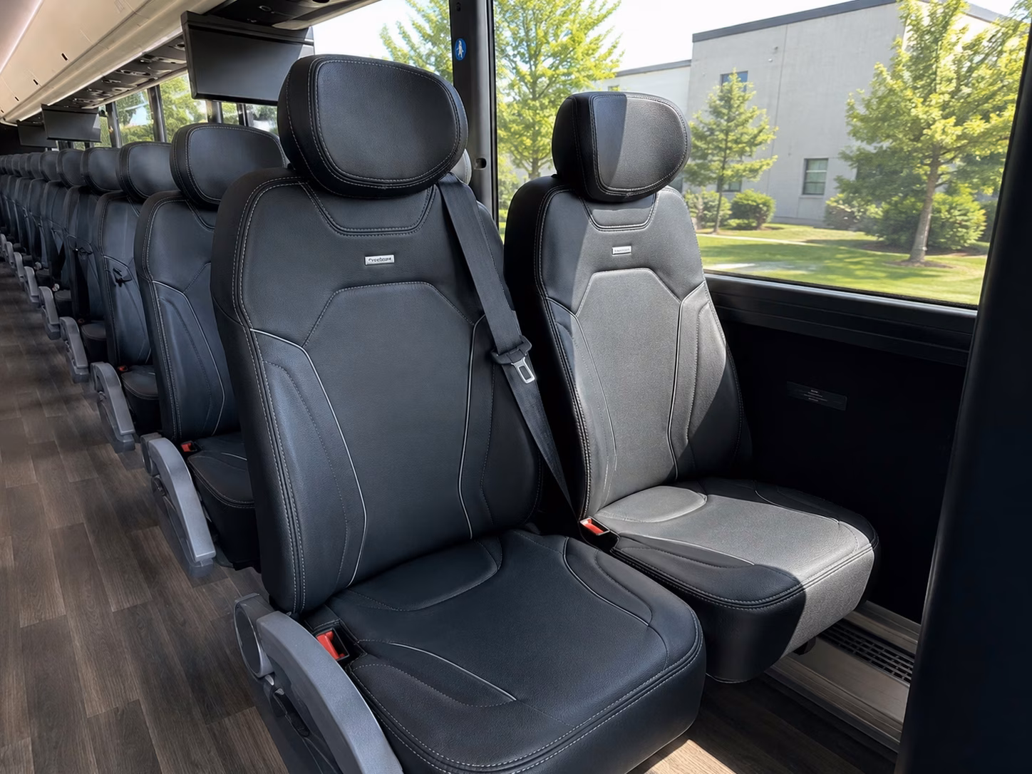 la mirada charter bus interior