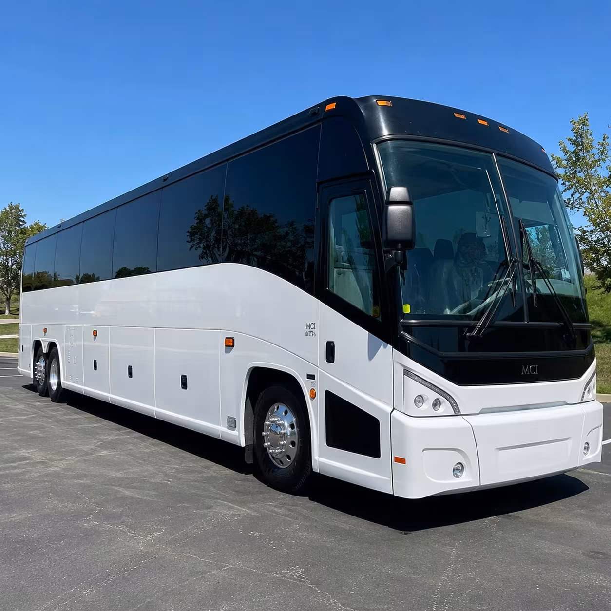 la mirada commuter shuttle buses along the 91 and 605