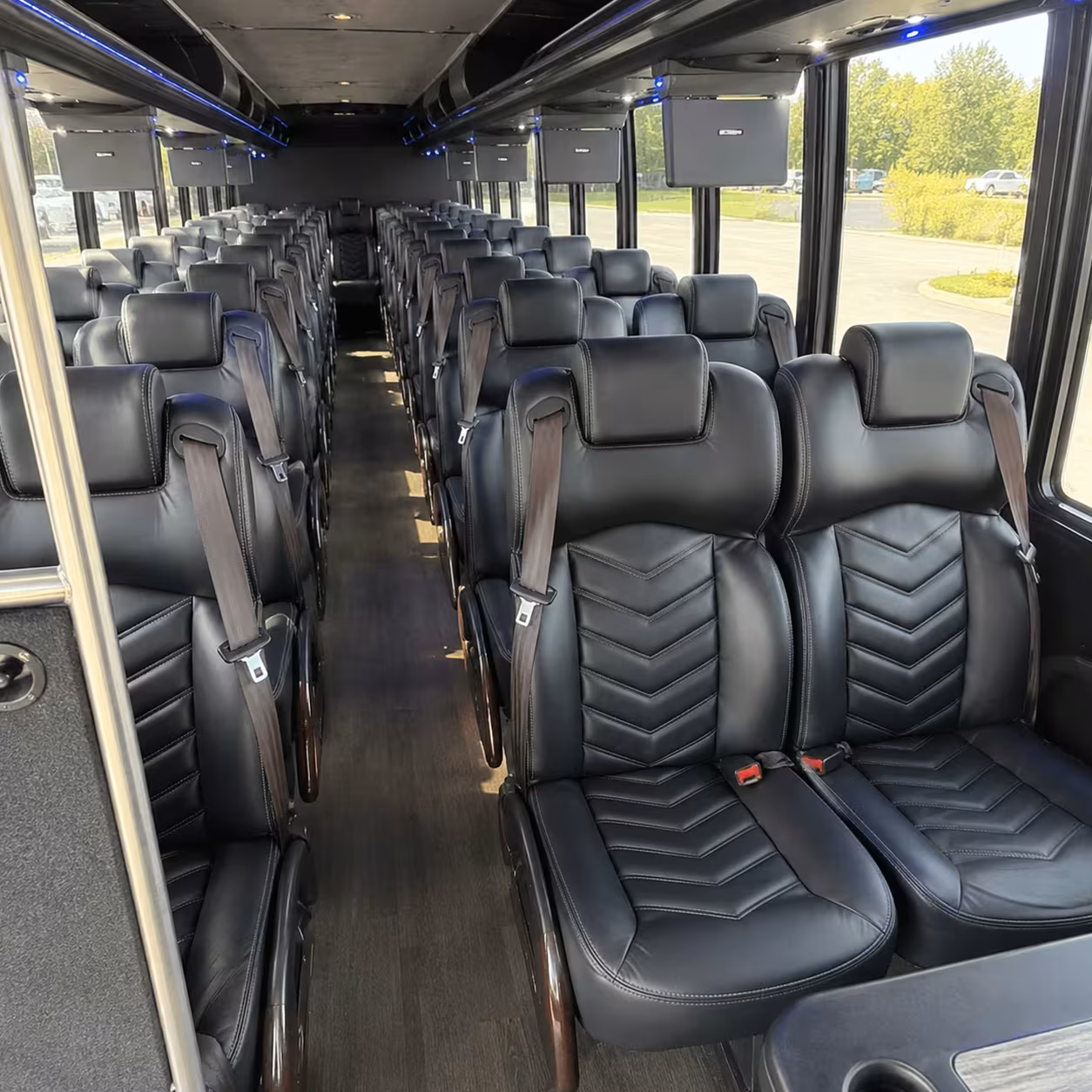 minibus rentals for smaller la mirada class trips and day excursions