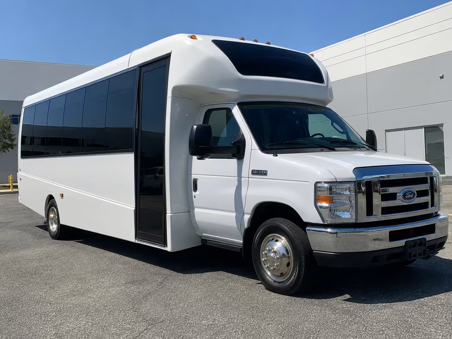 school field trip minibus rentals in la mirada