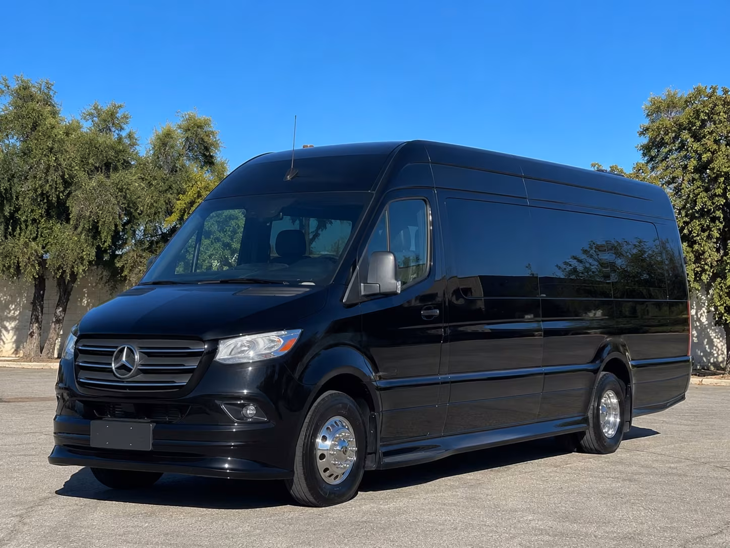 transportation serving la mirada and nearby cities